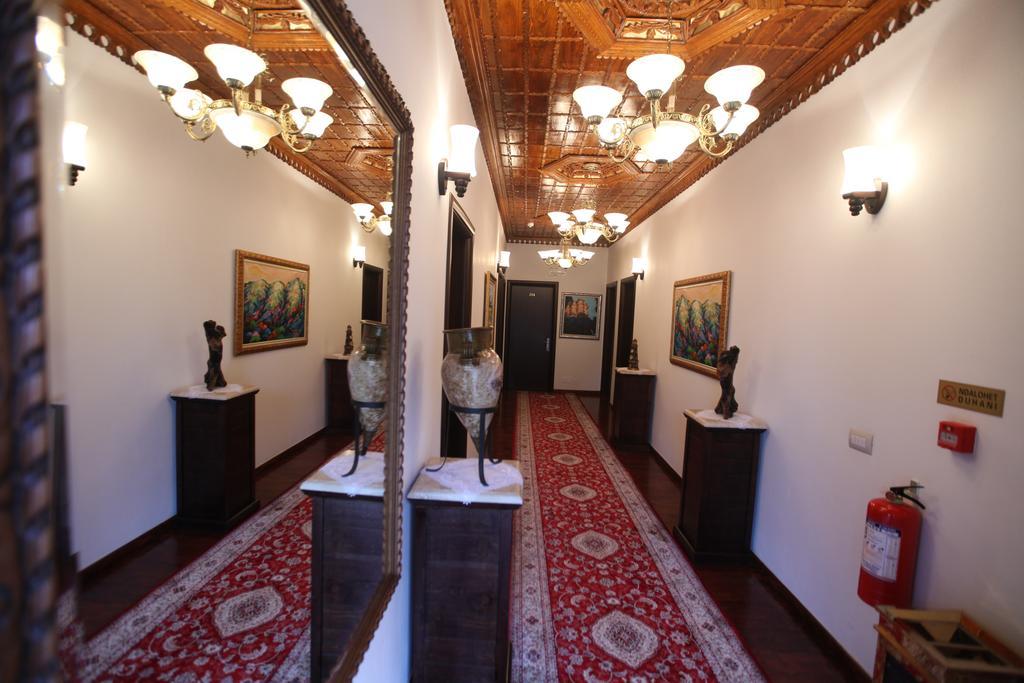 Antipatrea Hotel Berat Exterior foto