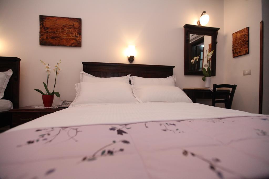 Antipatrea Hotel Berat Exterior foto