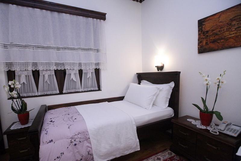 Antipatrea Hotel Berat Exterior foto