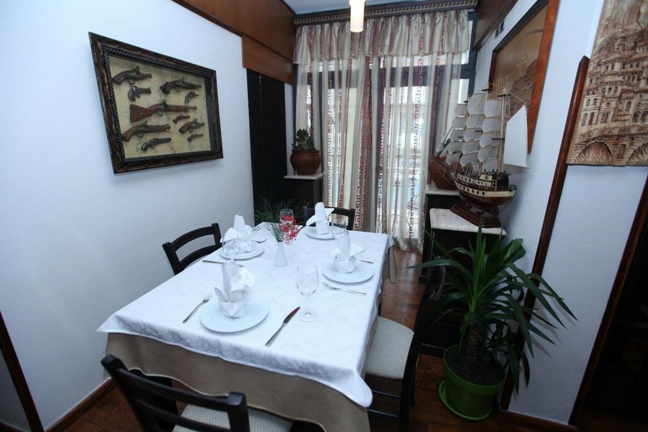 Antipatrea Hotel Berat Exterior foto
