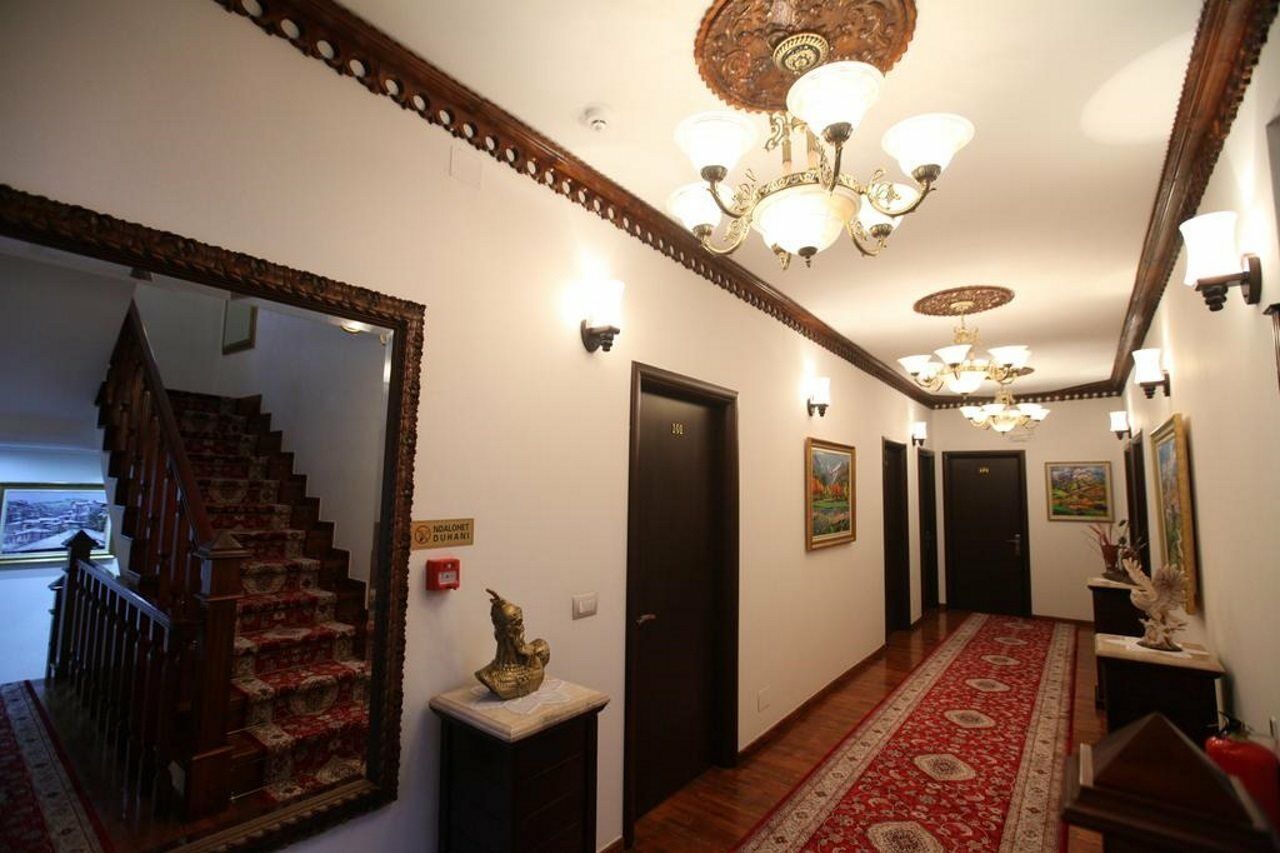 Antipatrea Hotel Berat Exterior foto