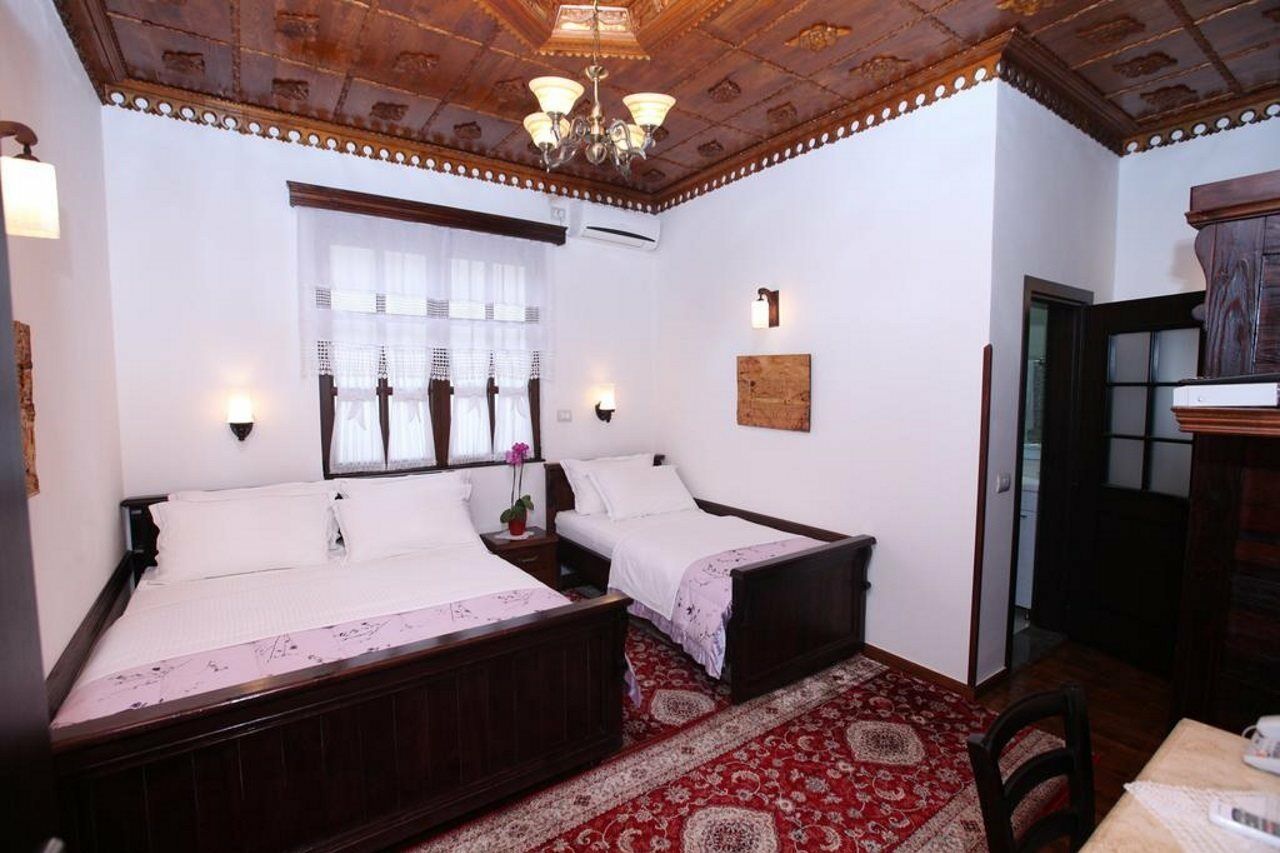 Antipatrea Hotel Berat Exterior foto