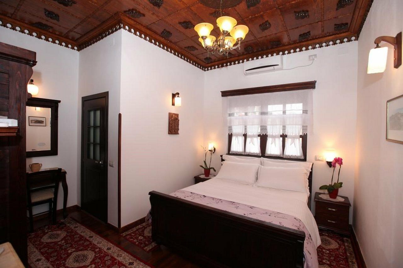Antipatrea Hotel Berat Exterior foto