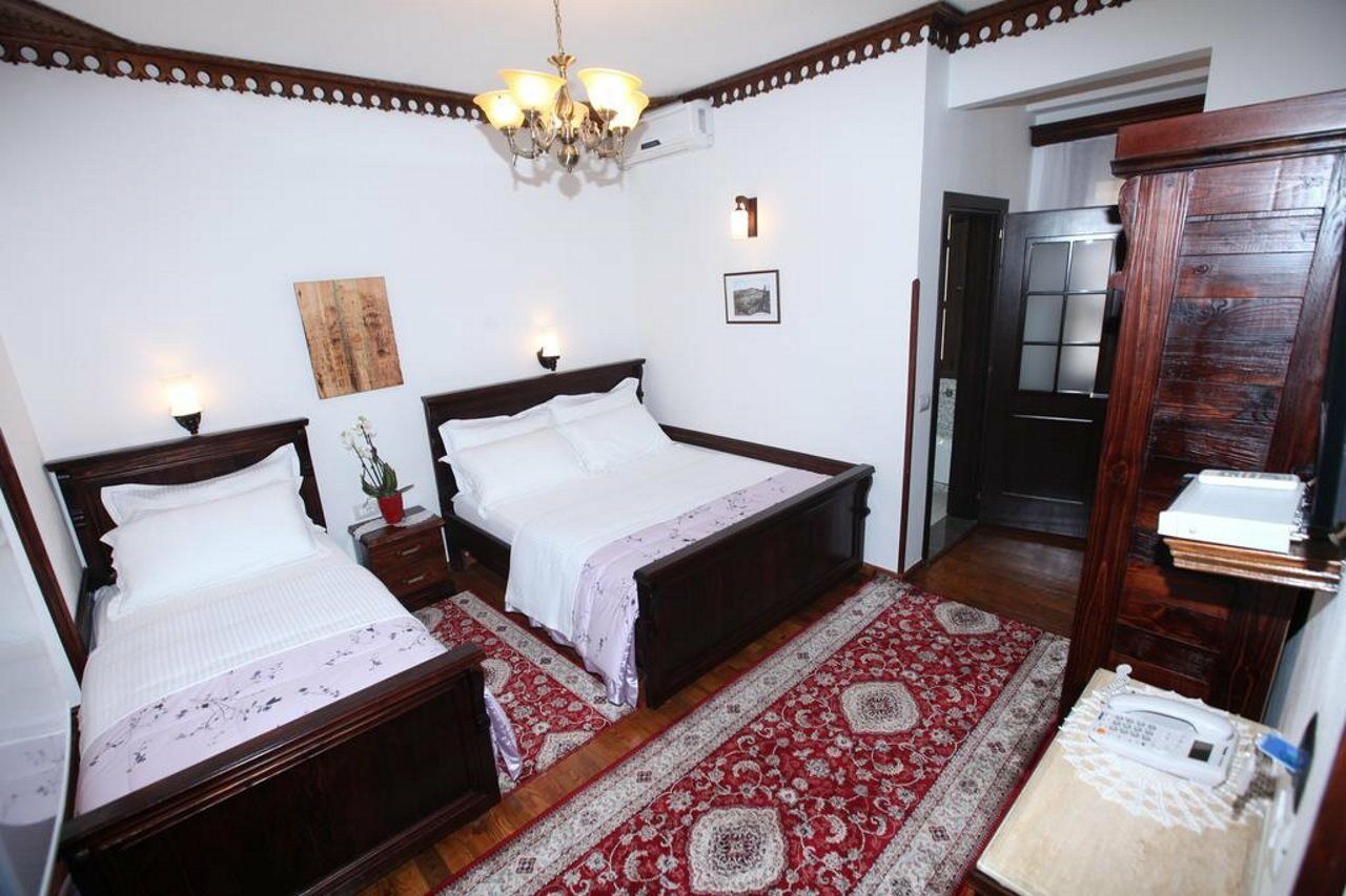Antipatrea Hotel Berat Exterior foto
