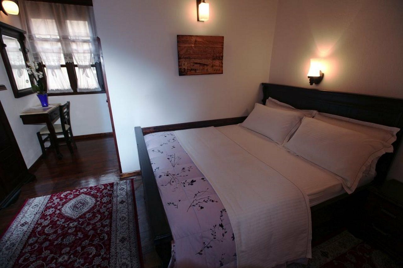 Antipatrea Hotel Berat Exterior foto
